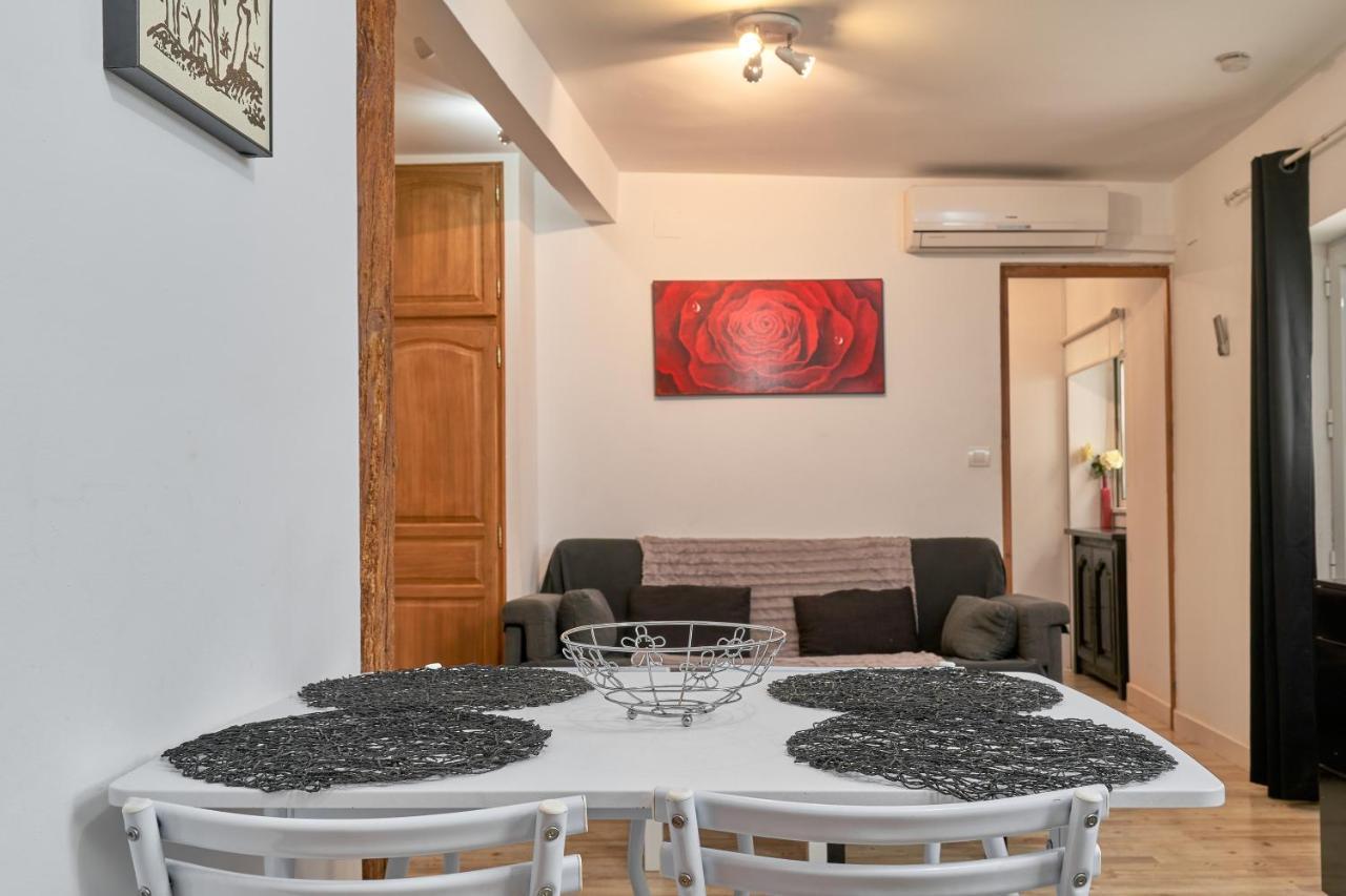 Apartament 250 M From The